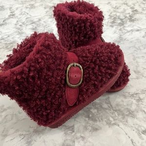BEARPAW Maroon Super Fuzzy Booties for Girls Size 13 EUC
